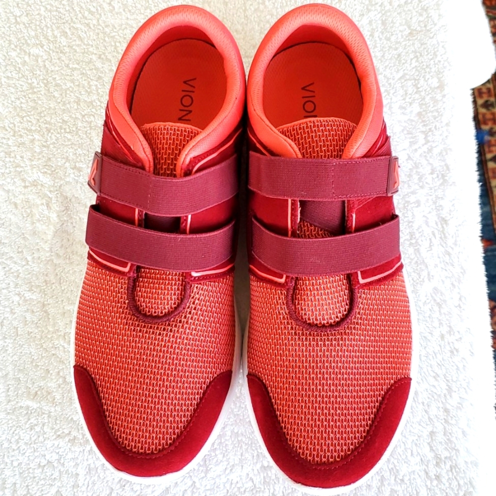 Vionic "Brisk Ema" Suede and Mesh sneakers in Merlot NWT sz 11 Medium